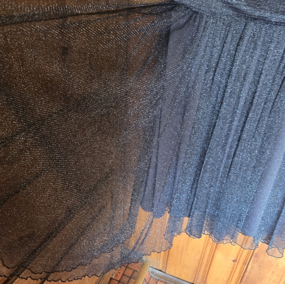 LBD with evening bag - Picture 10 of 11